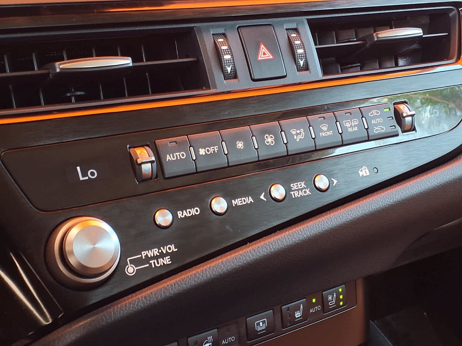 Used 2024 Lexus ES 300h w/ Premium Package FWD image 19