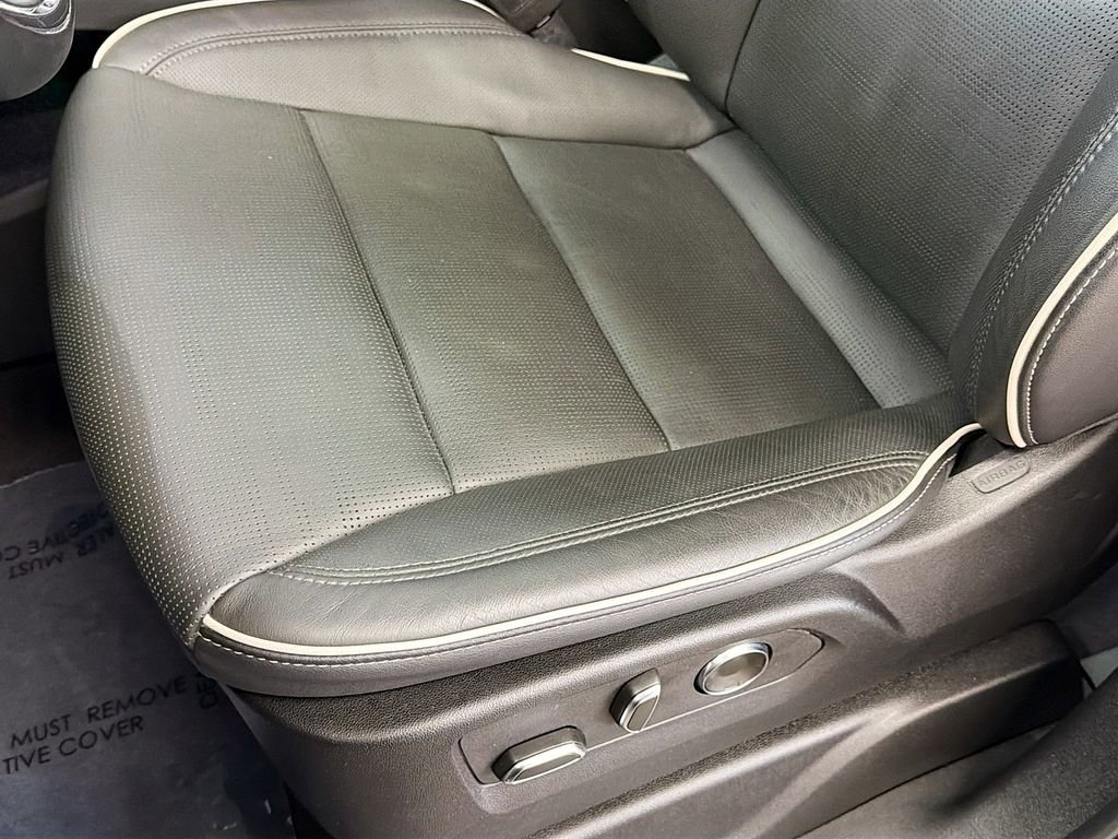 Used 2025 Cadillac Escalade Sport w/ LPO, ONYX Package image 19