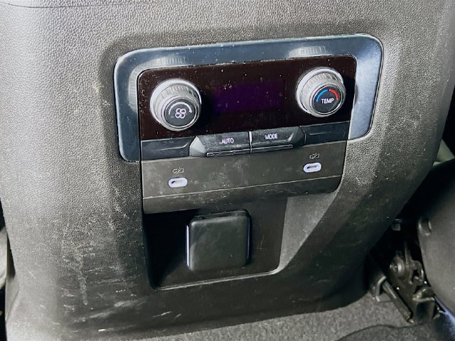 Used 2022 Chevrolet Suburban LT AWD/4WD image 37