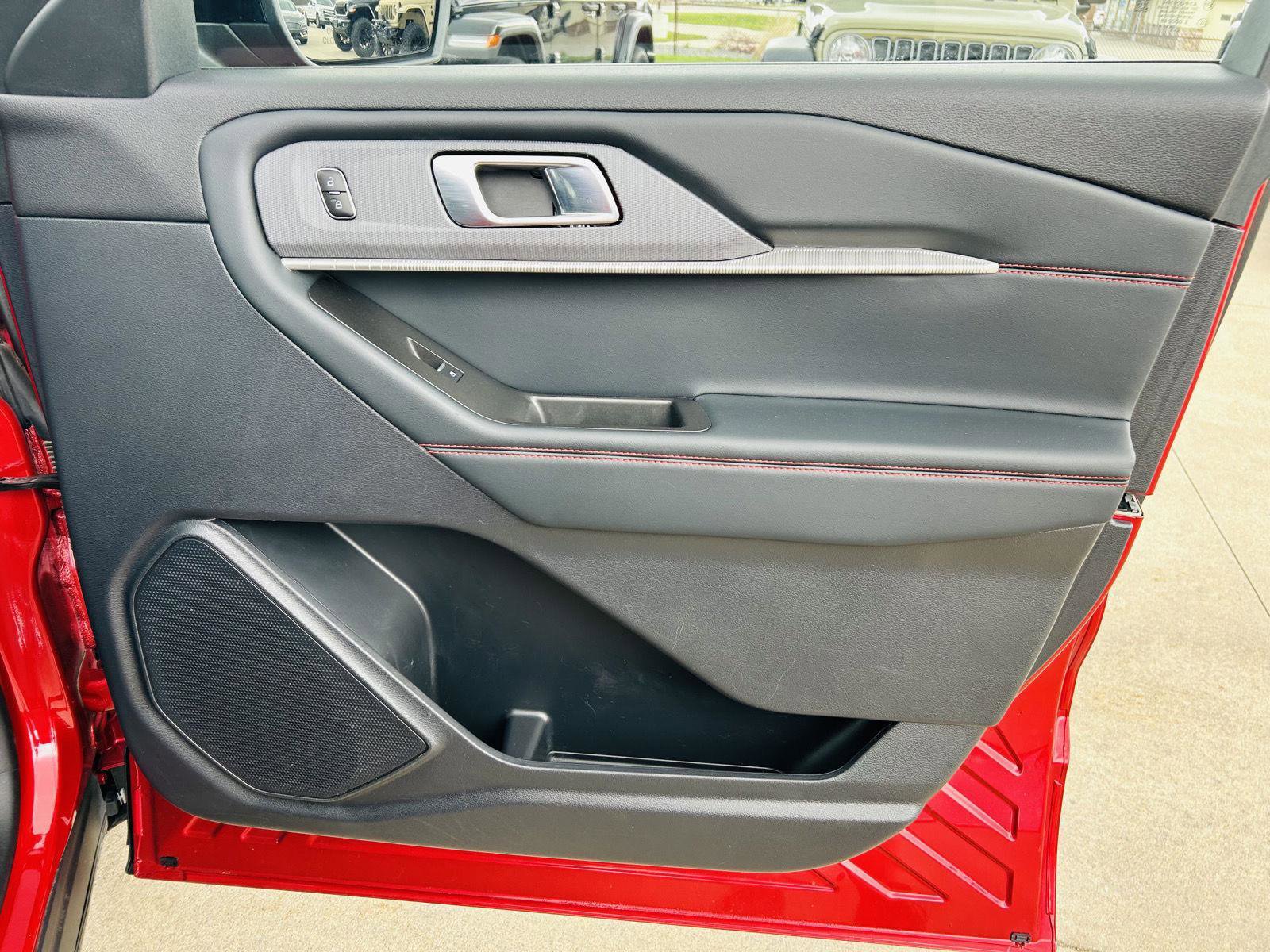 Used 2025 Ford Explorer ST-Line w/ Premium Package AWD/4WD image 41