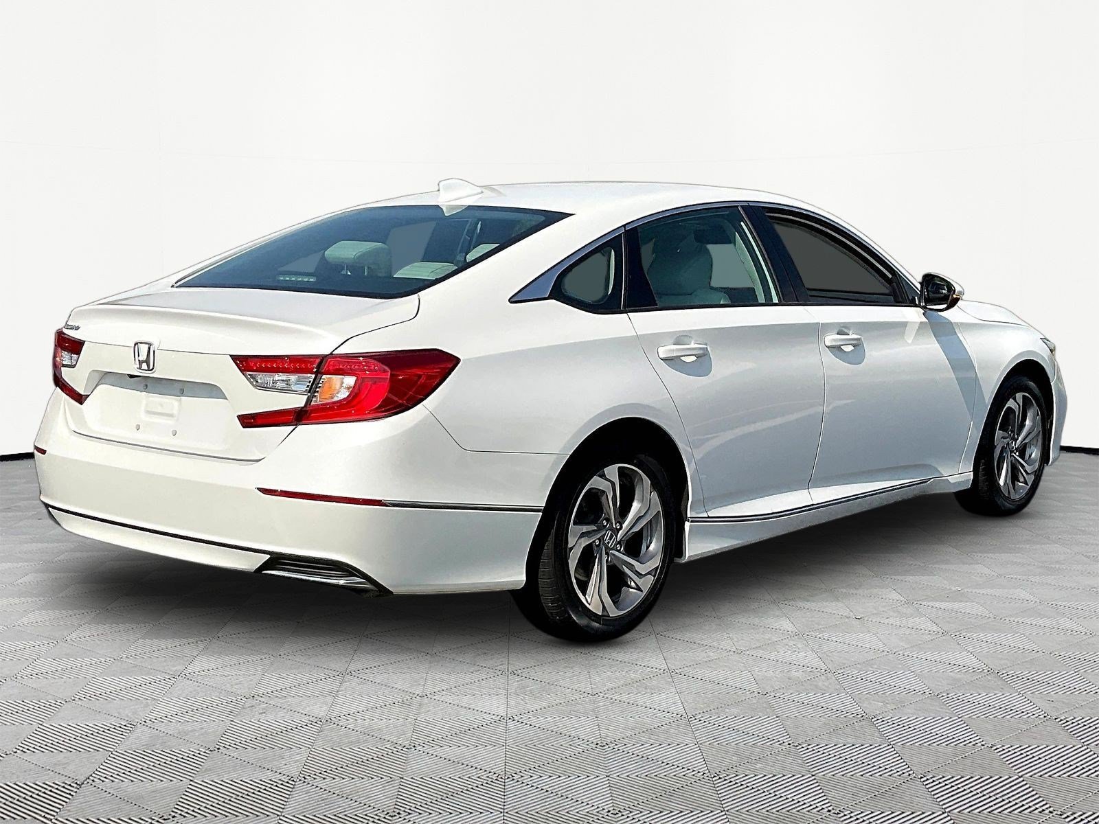 Used 2018 Honda Accord EX-L image 6