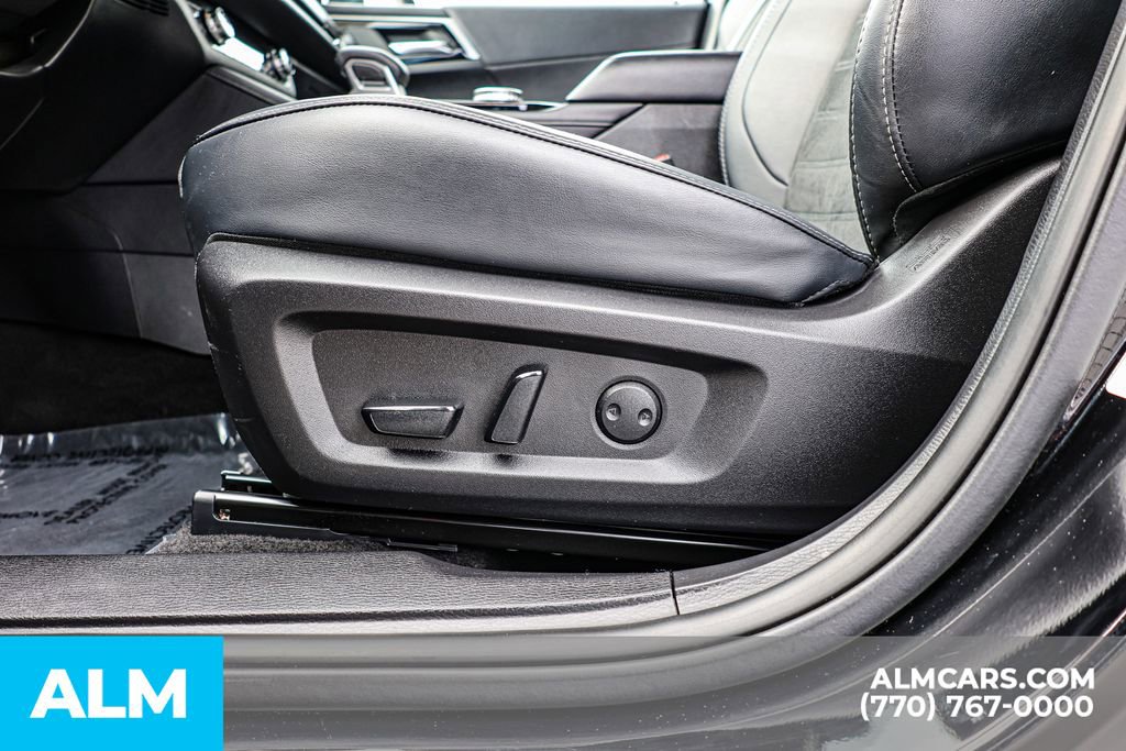 Used 2025 Mitsubishi Outlander SE image 28