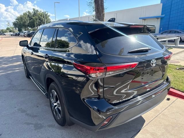 Used 2021 Toyota Highlander XLE FWD image 6