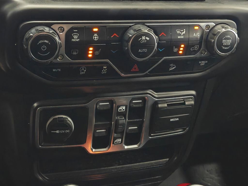 Used 2019 Jeep Wrangler Unlimited Sahara image 8