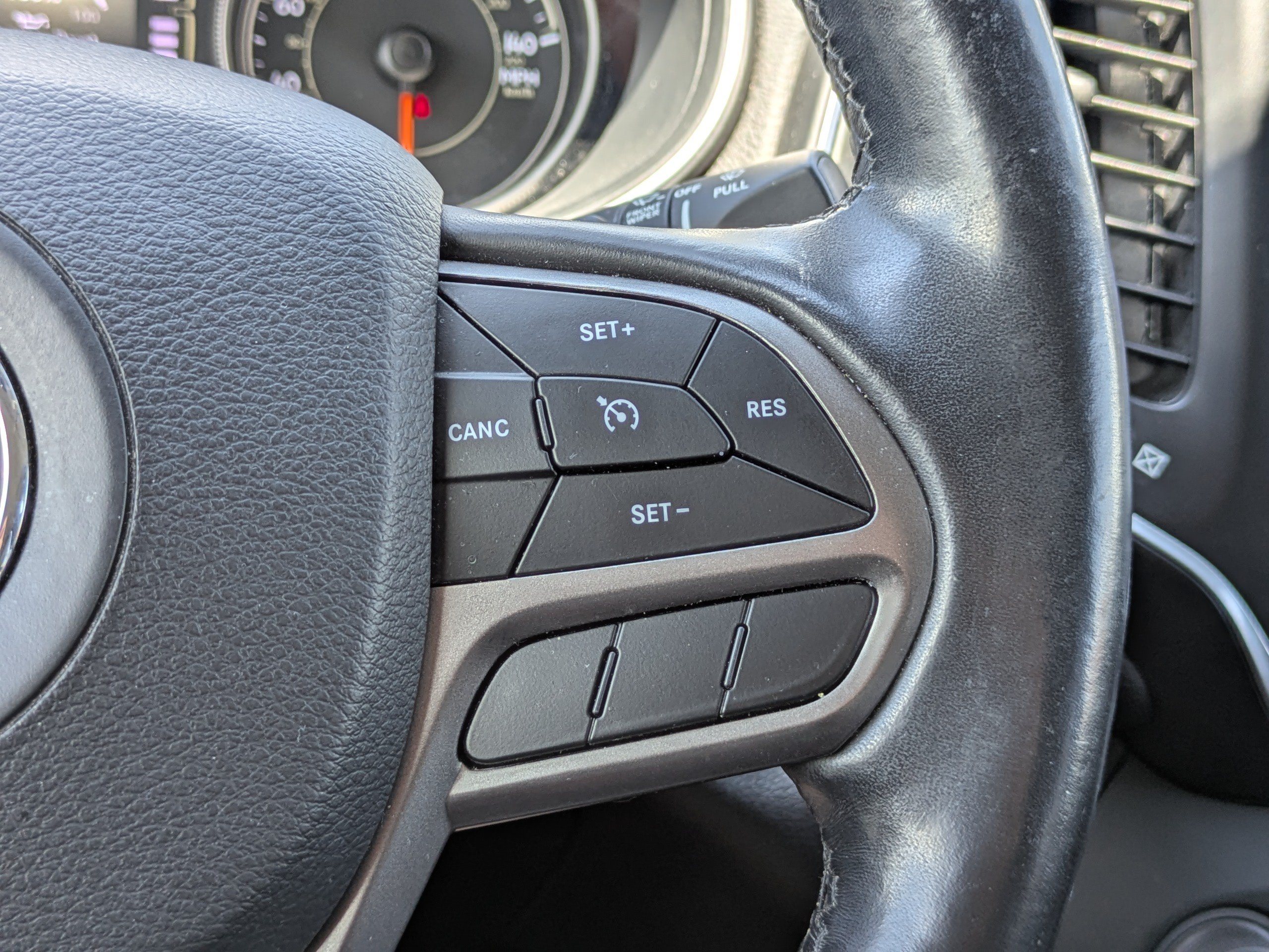 Used 2020 Jeep Cherokee Latitude Plus w/ Cold Weather Group AWD/4WD image 27