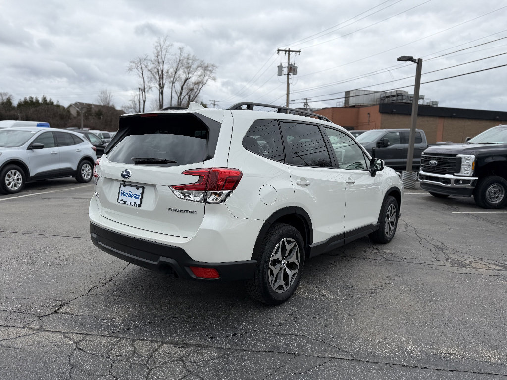 Used 2023 Subaru Forester Premium image 7