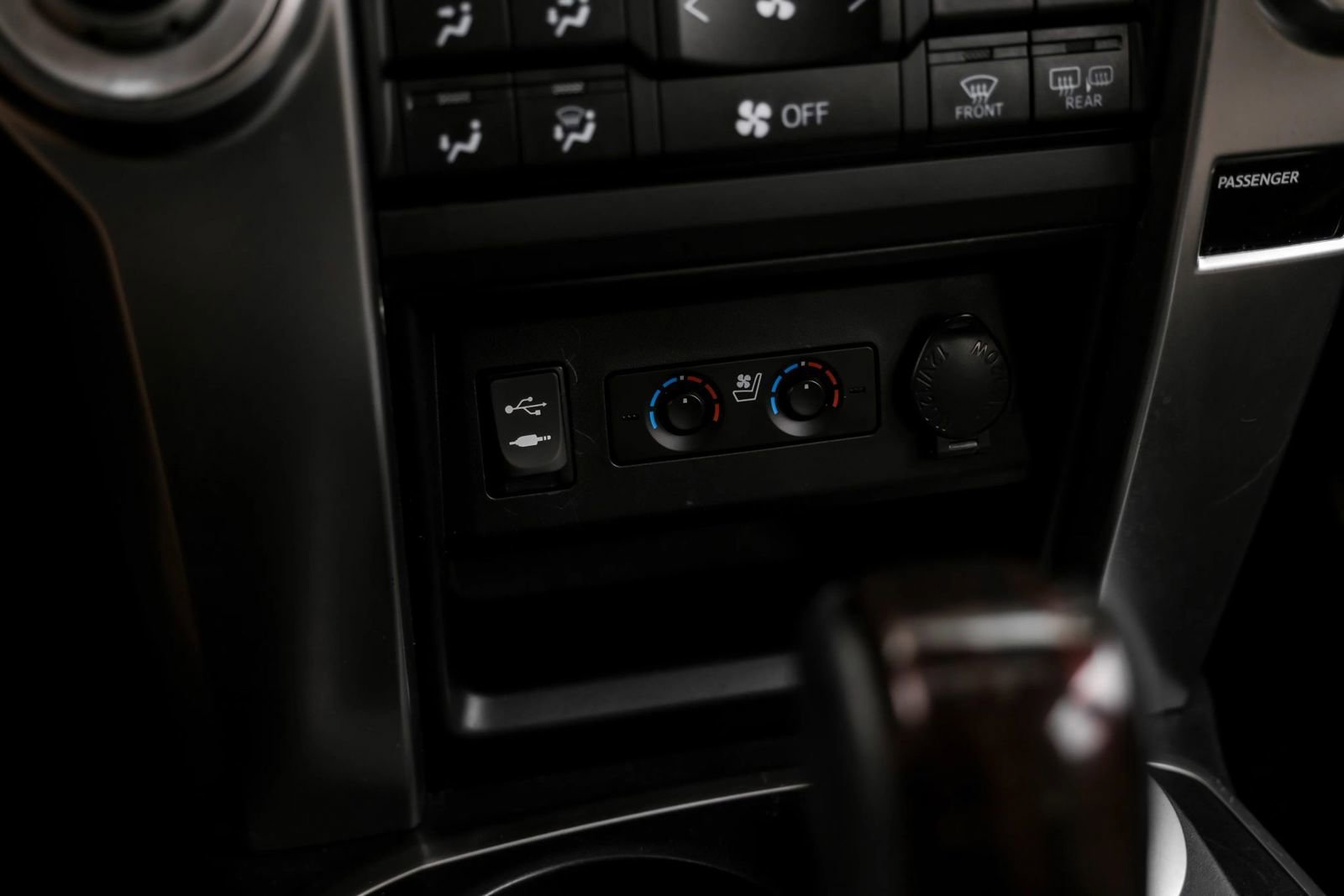 Used 2015 Toyota 4Runner Limited AWD/4WD image 23