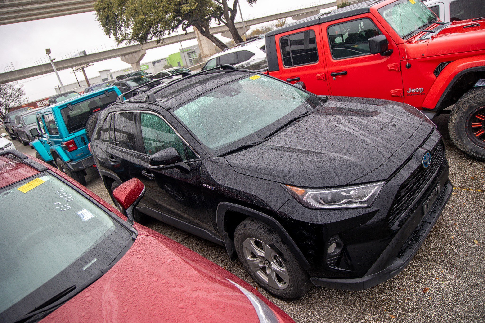Used 2021 Toyota RAV4 XLE image 7