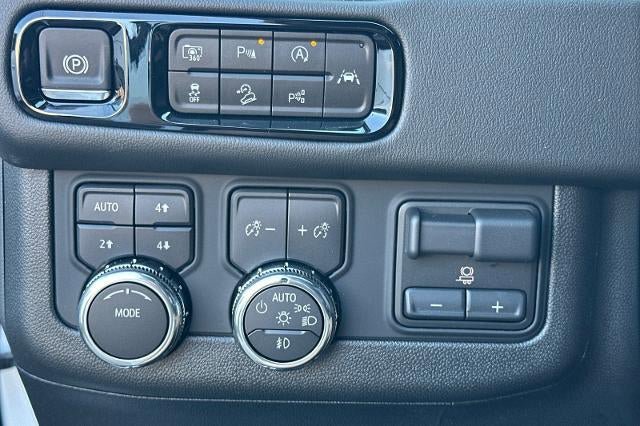 New 2025 GMC Yukon XL Elevation AWD/4WD image 32