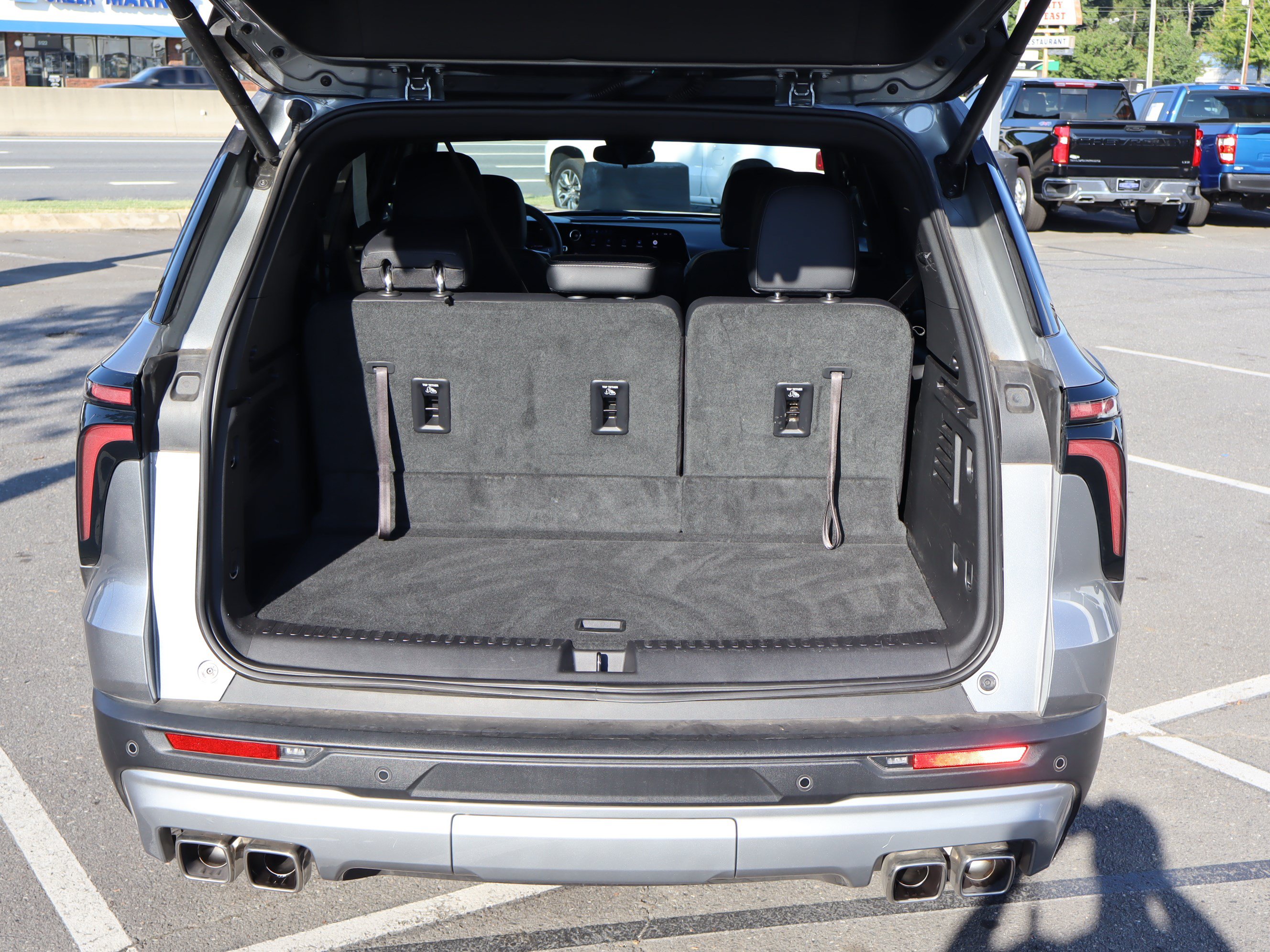Used 2025 Chevrolet Traverse LT FWD image 33