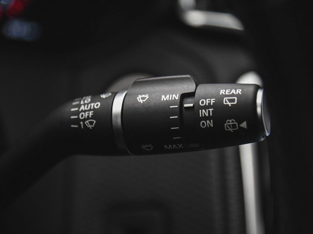 Used 2023 Land Rover Range Rover Velar S image 28