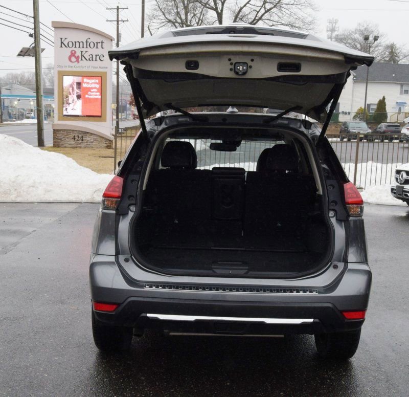 Used 2018 Nissan Rogue SL w/ Premium Package image 6