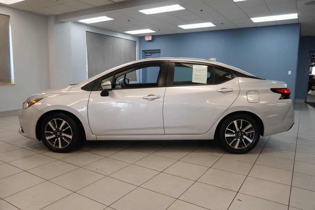 Used 2021 Nissan Versa SV image 2