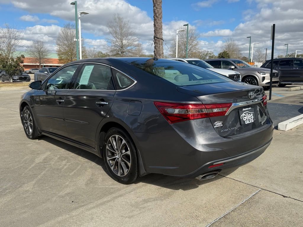 Used 2018 Toyota Avalon XLE Premium image 3