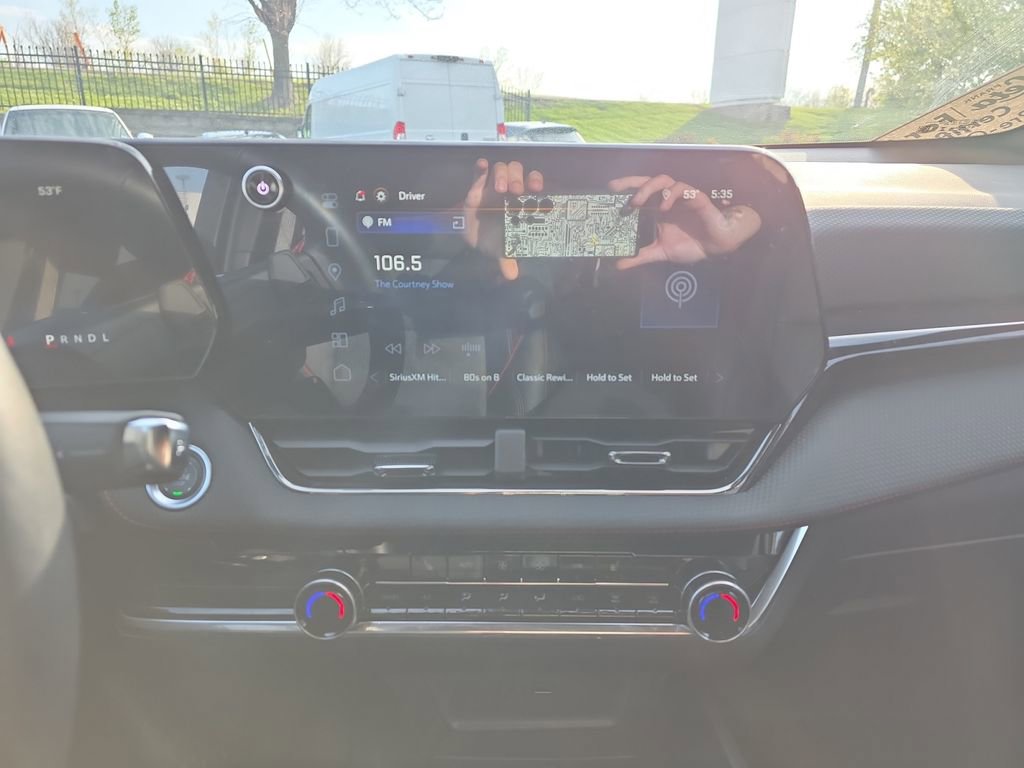 Used 2025 Chevrolet Equinox RS image 9