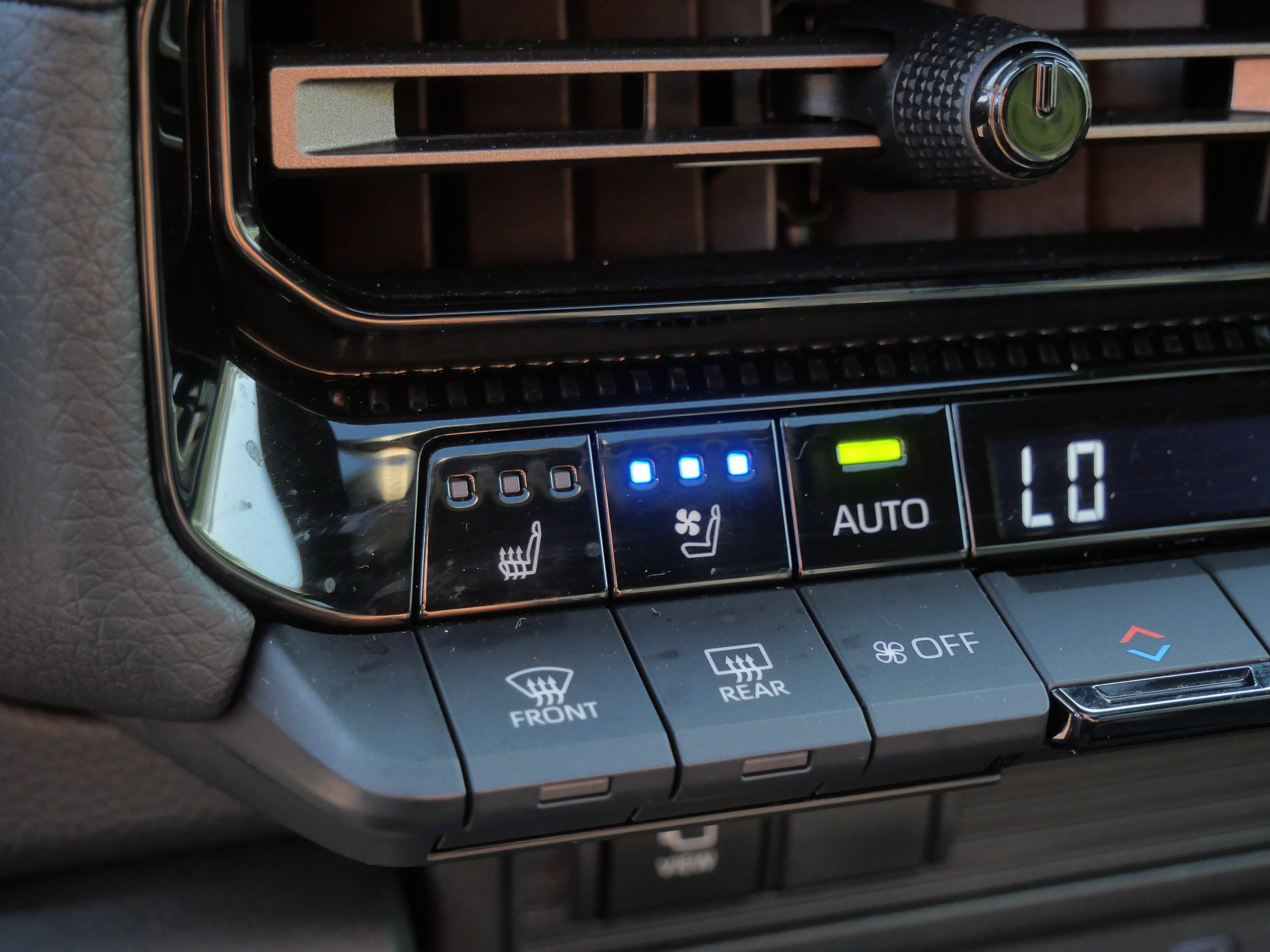 Certified 2025 Toyota Land Cruiser w/ Premium Package AWD/4WD image 32