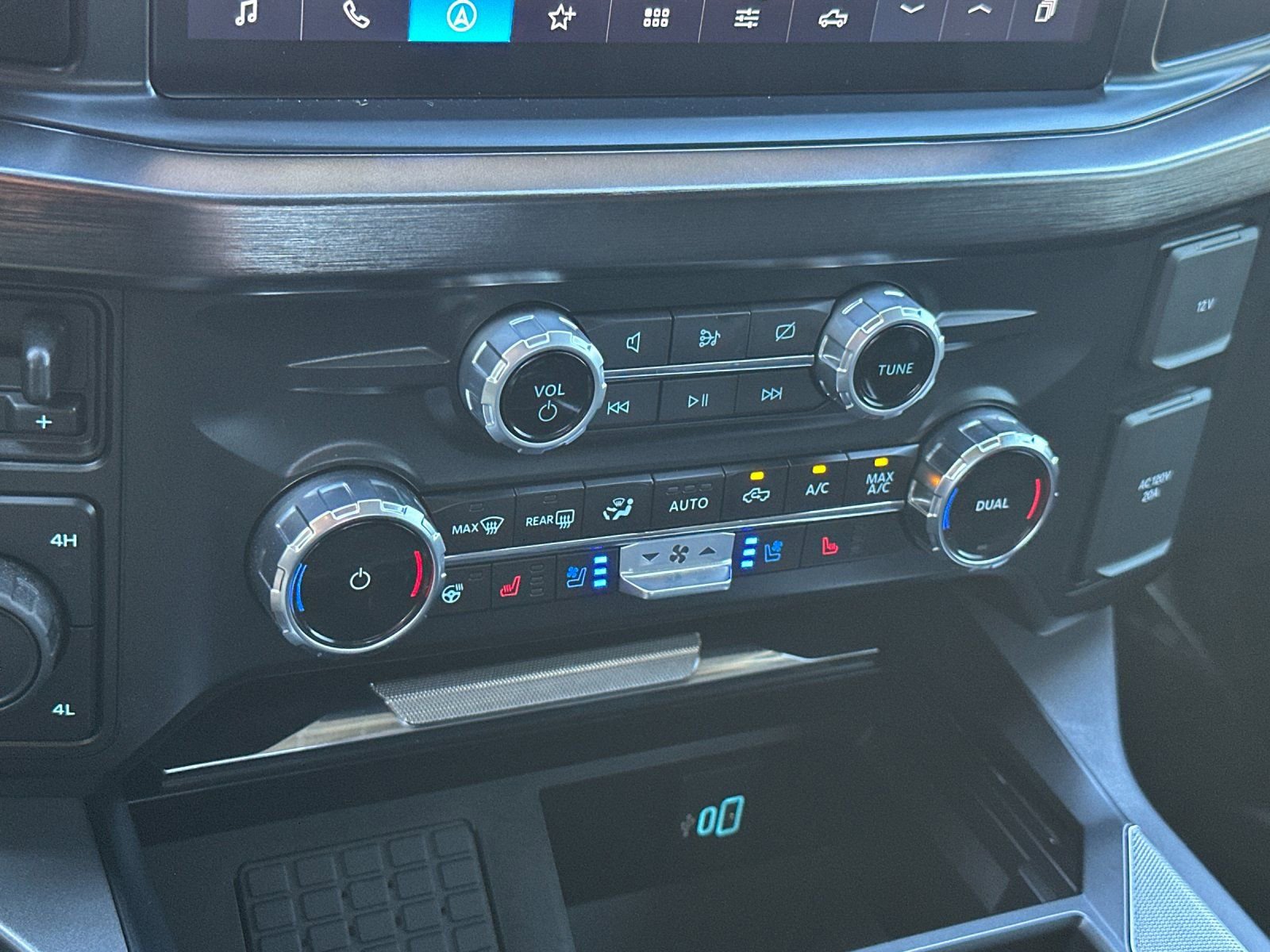 Used 2024 Ford F250 Lariat w/ Lariat Ultimate Package image 25