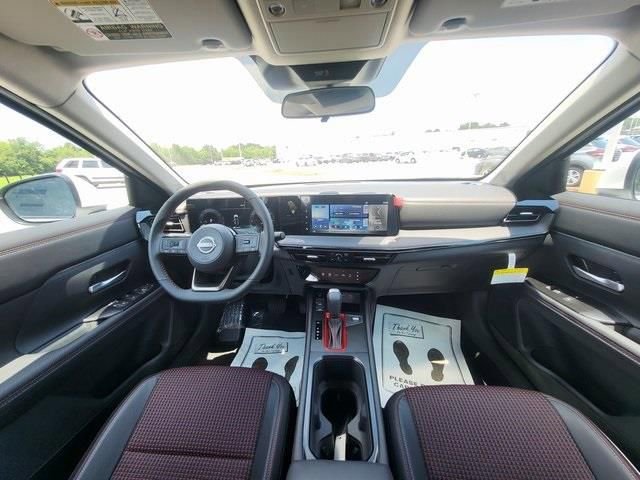 New 2025 Nissan Kicks SR FWD image 14
