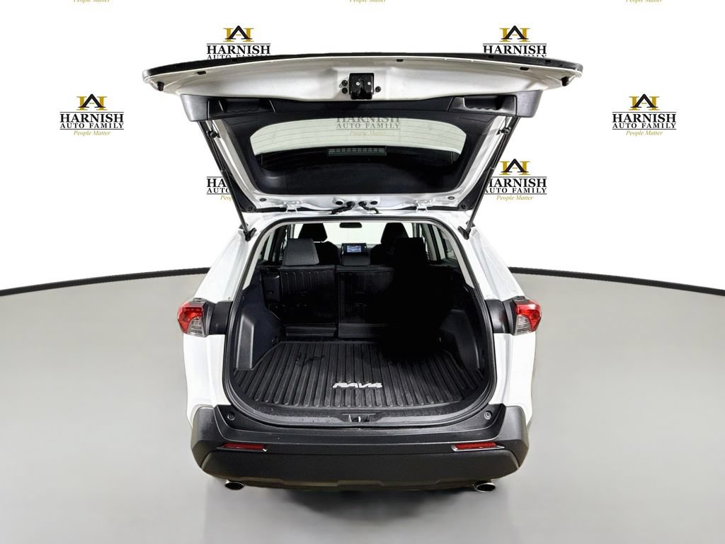 Used 2021 Toyota RAV4 XLE w/ XLE Grade Weather Package AWD/4WD image 31