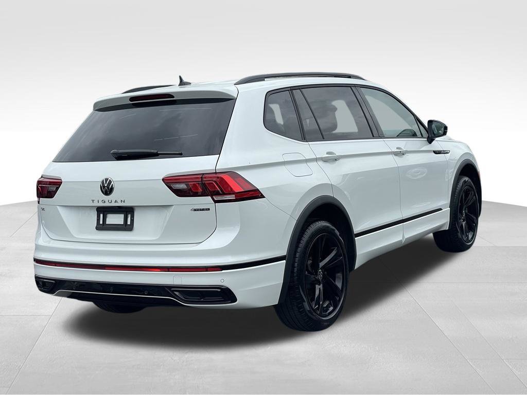 Used 2024 Volkswagen Tiguan SE R-Line AWD/4WD image 4