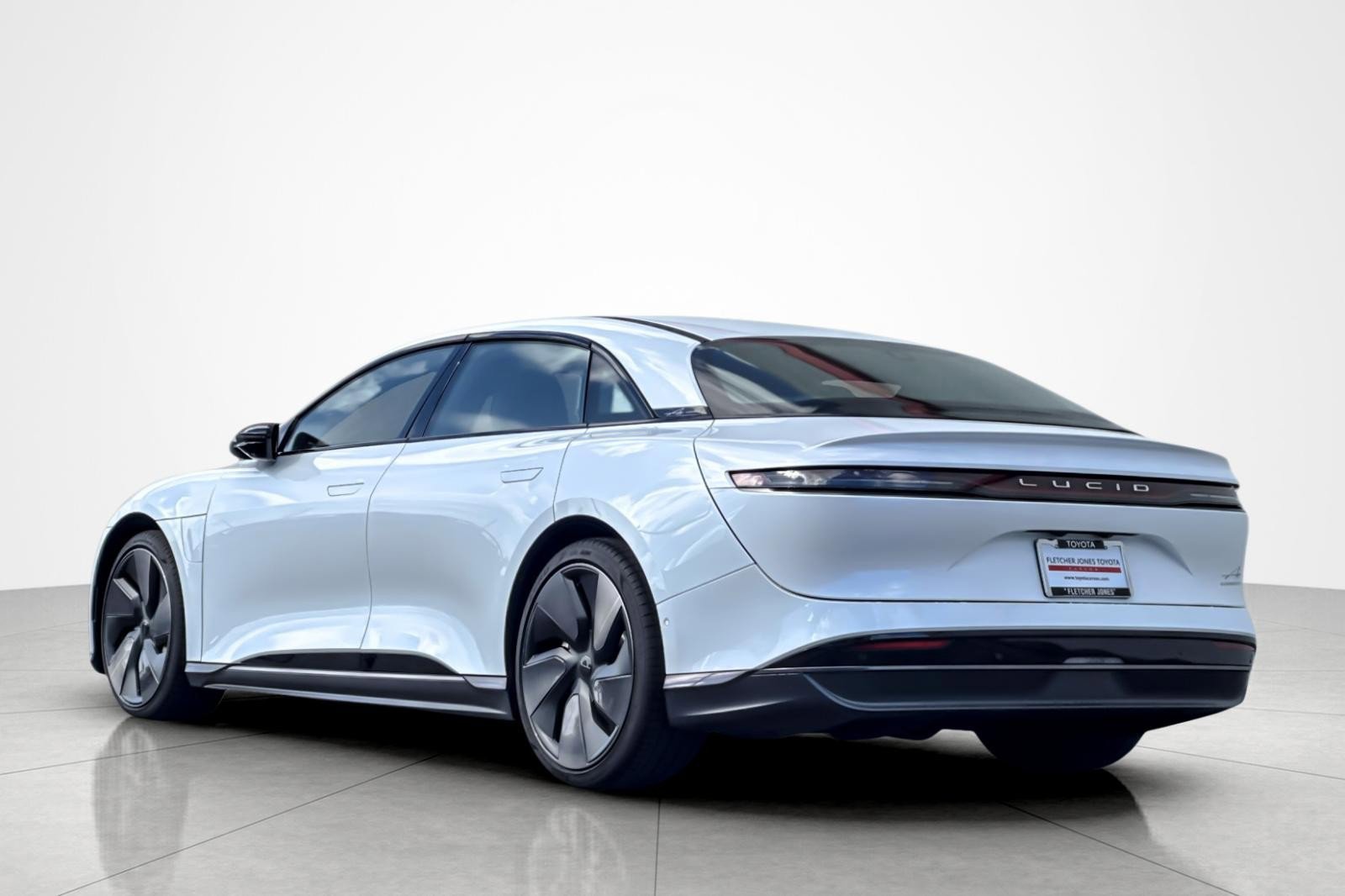 Used 2024 Lucid Air Touring image 3