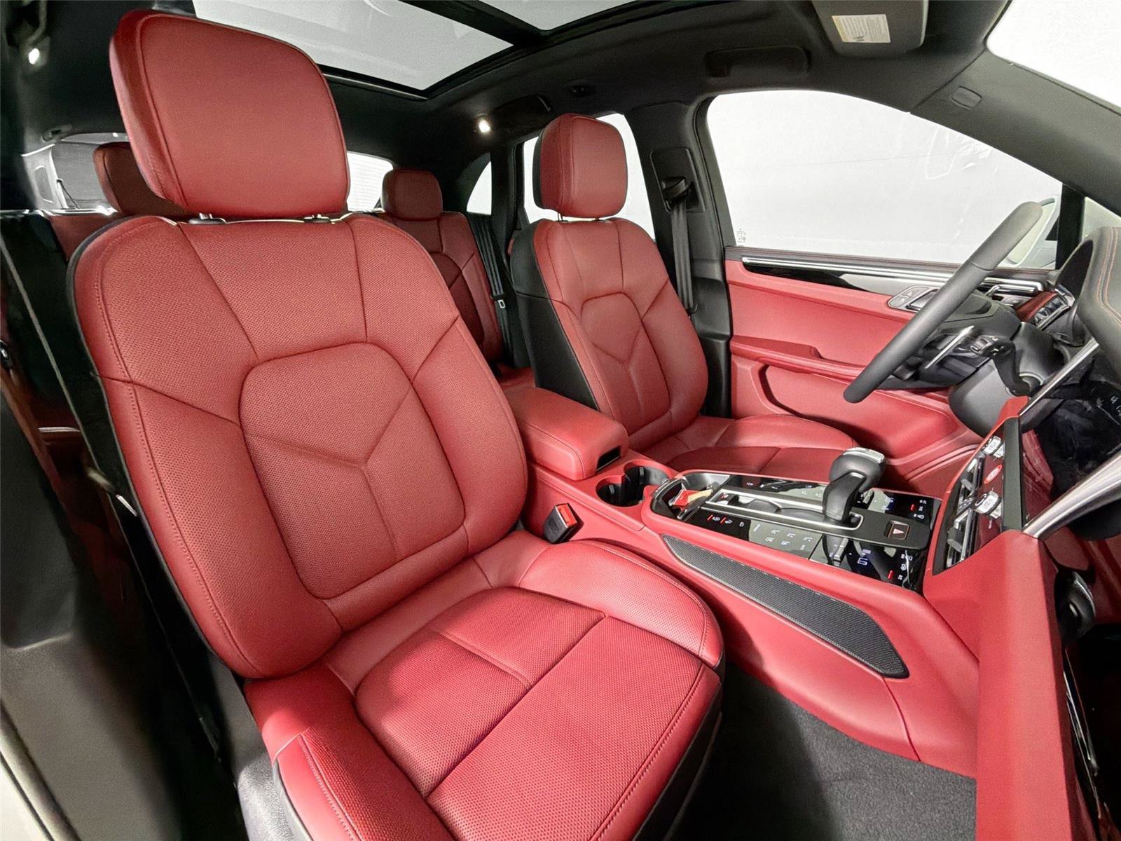 Certified 2025 Porsche Macan S AWD/4WD image 28