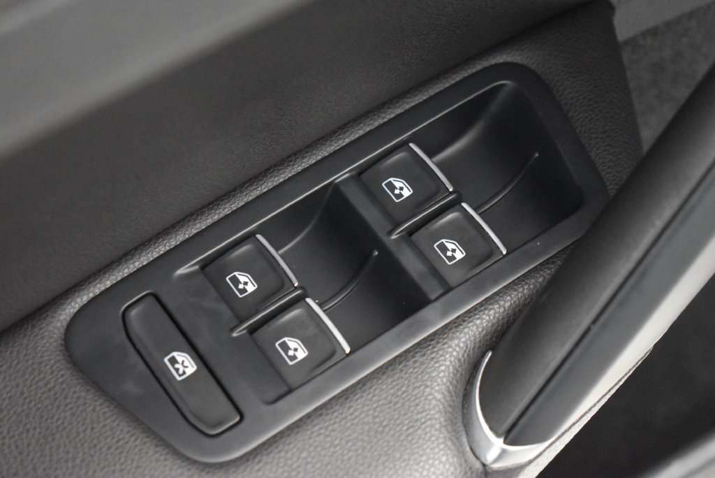 Used 2019 Volkswagen Golf R 4-Door AWD/4WD image 10