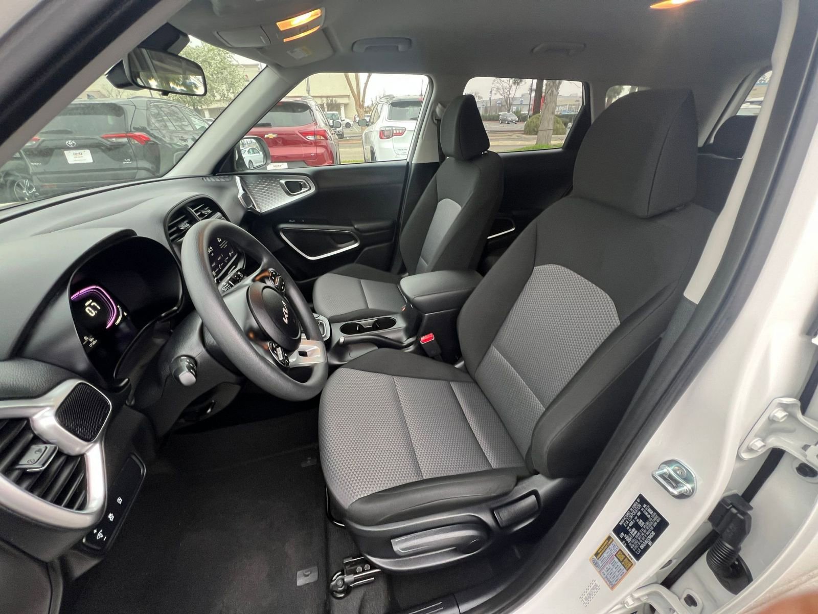 Used 2025 Kia Soul LX w/ LX Technology Package image 24