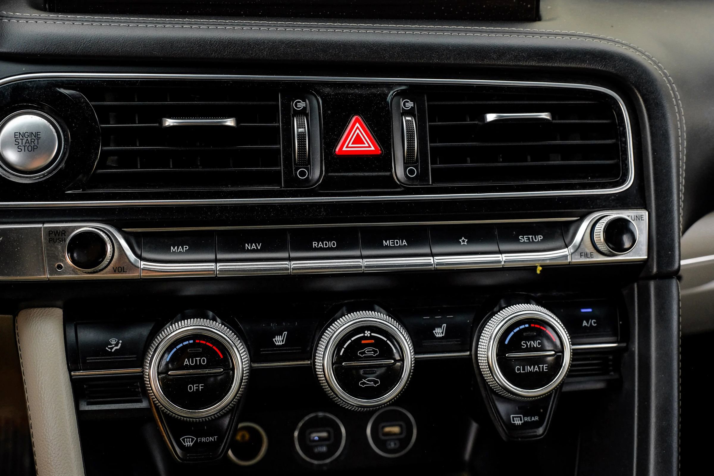 Used 2022 Genesis G70 2.0T image 35