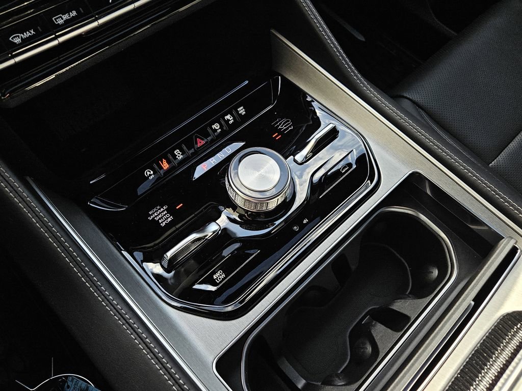 New 2026 Jeep Grand Wagoneer 4WD image 24