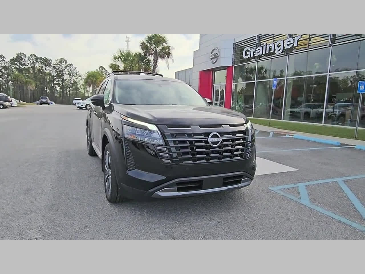 New 2026 Nissan Pathfinder Platinum FWD image 17