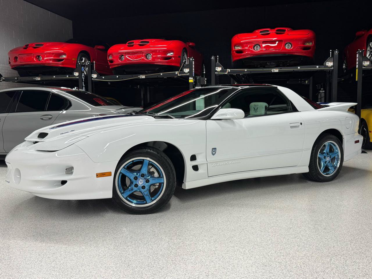 Used 1999 Pontiac Firebird Formula RWD image 4
