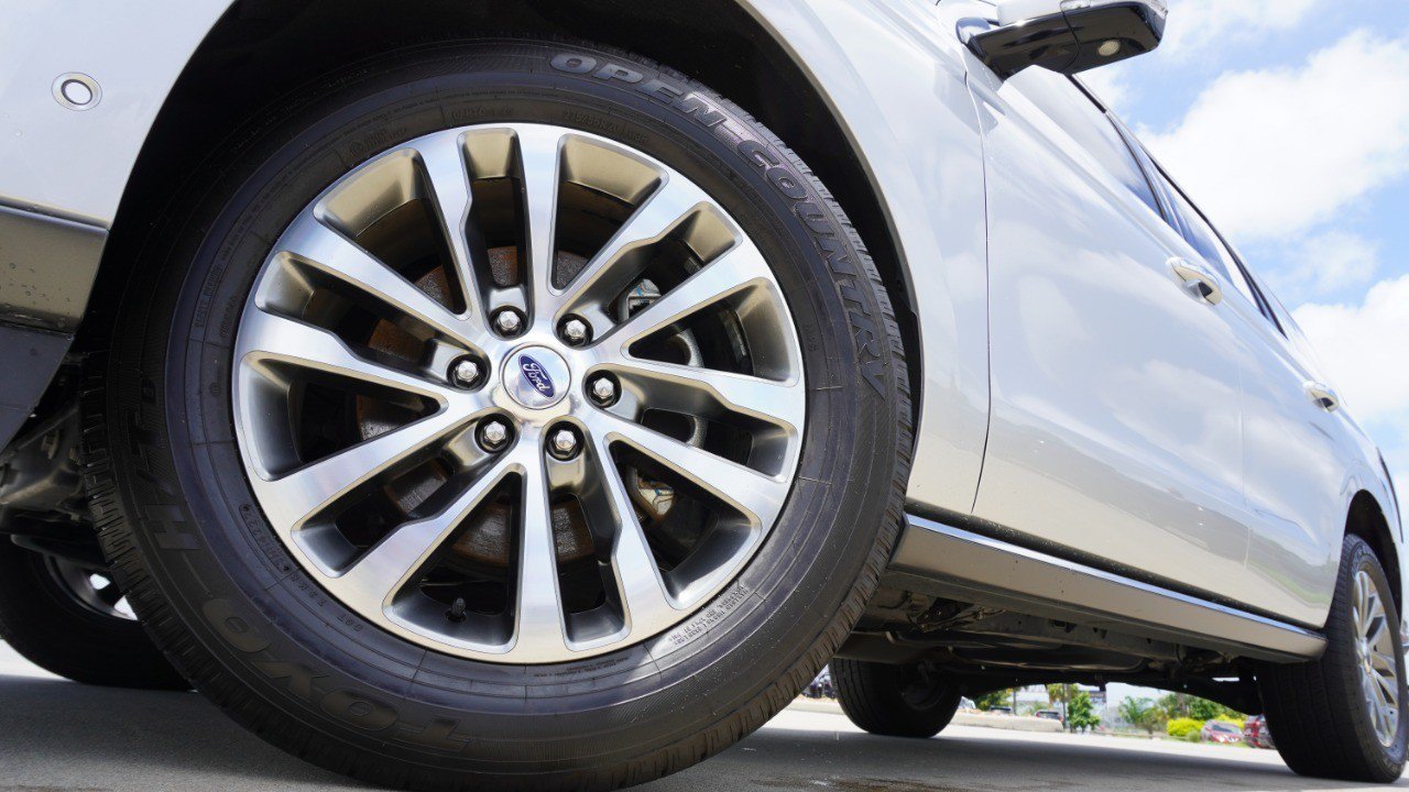 Used 2018 Ford Expedition Limited w/ Equipment Group 301A RWD image 11