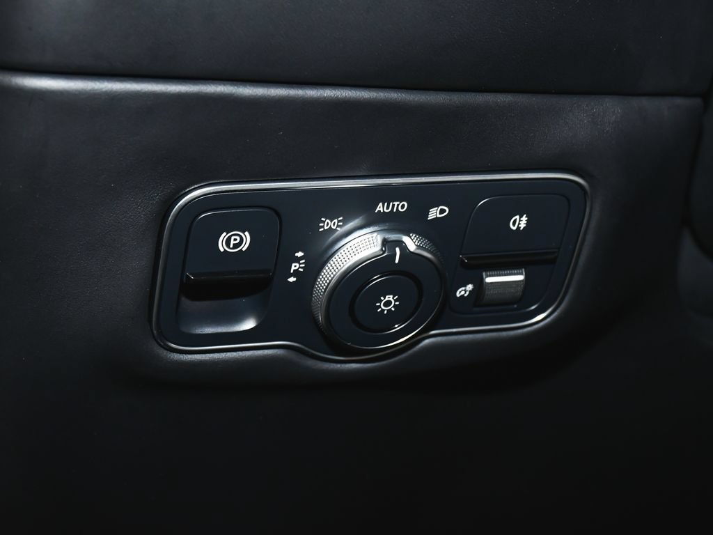 Used 2023 Aston Martin DBX AWD/4WD image 19