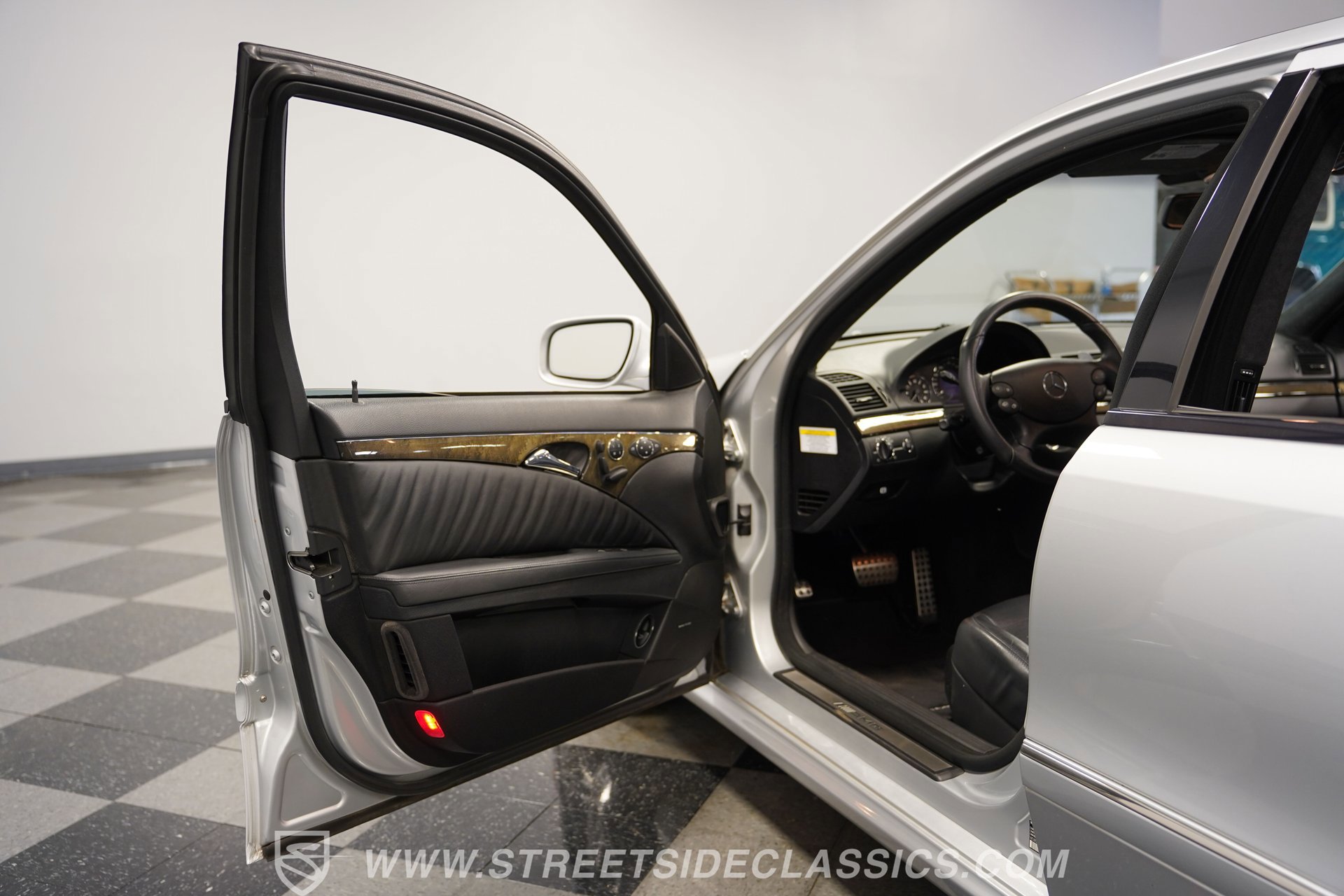 Used 2007 Mercedes-Benz E 63 AMG Sedan image 36