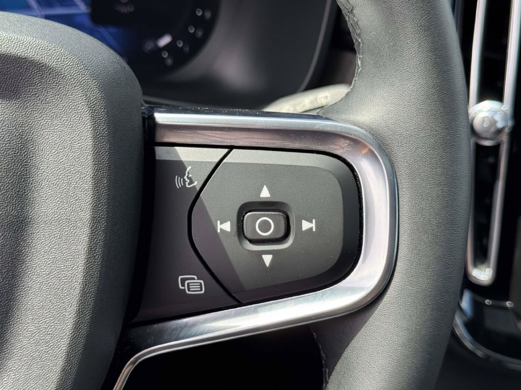 Certified 2024 Volvo XC40 B5 Plus w/ Protection Package Premier AWD/4WD image 20