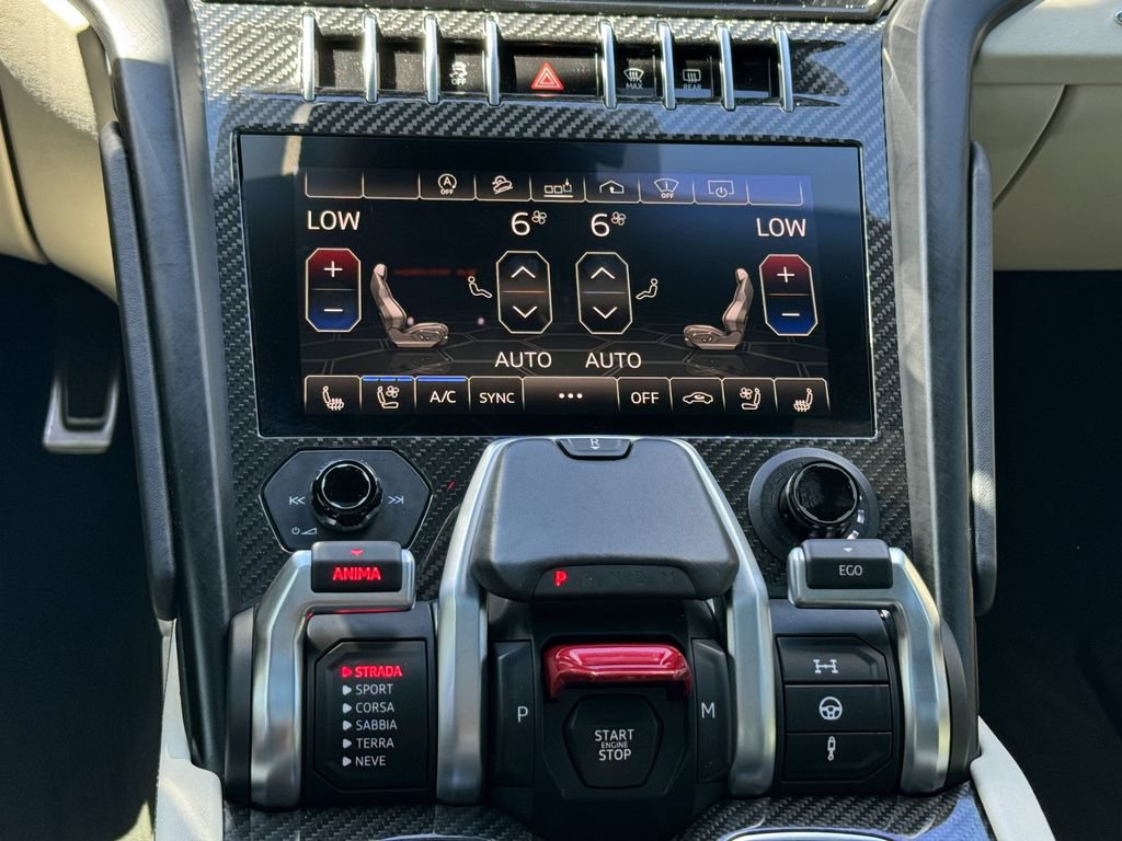 Used 2021 Lamborghini Urus AWD/4WD image 34