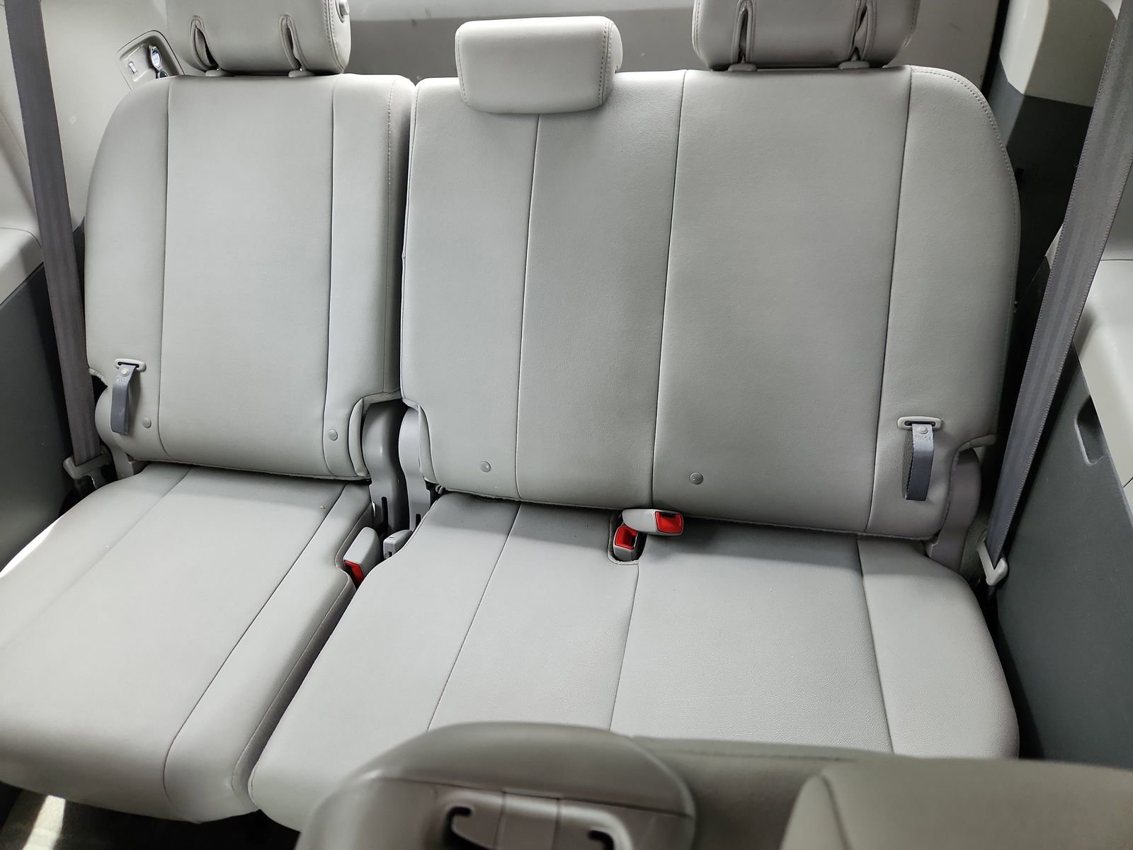 Used 2015 Toyota Sienna XLE FWD image 12