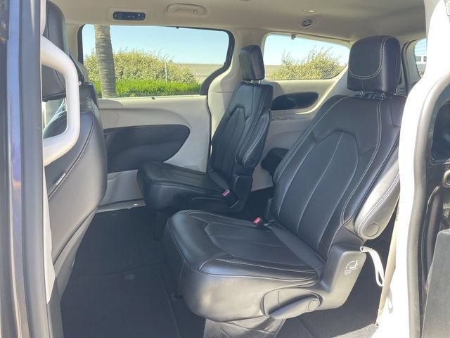 Used 2023 Chrysler Pacifica Touring-L FWD image 24