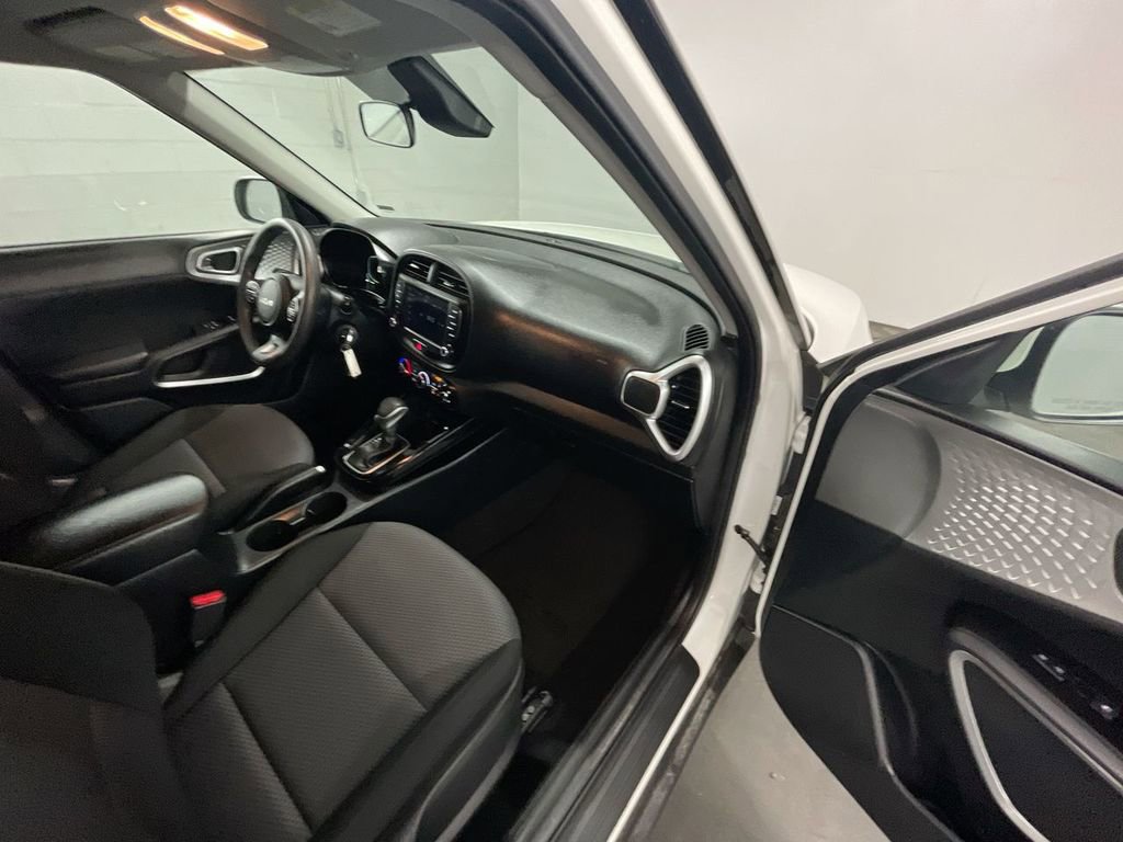 Used 2023 Kia Soul LX w/ LX Technology Package image 25
