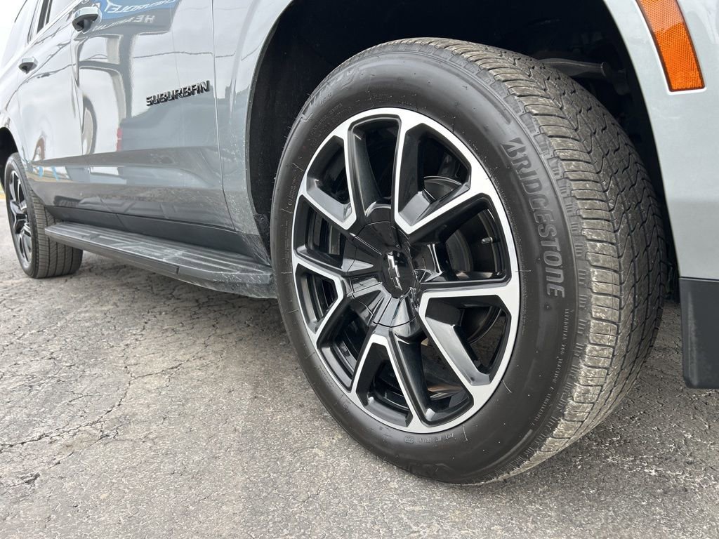 Used 2025 Chevrolet Suburban RST w/ Comfort Package image 11