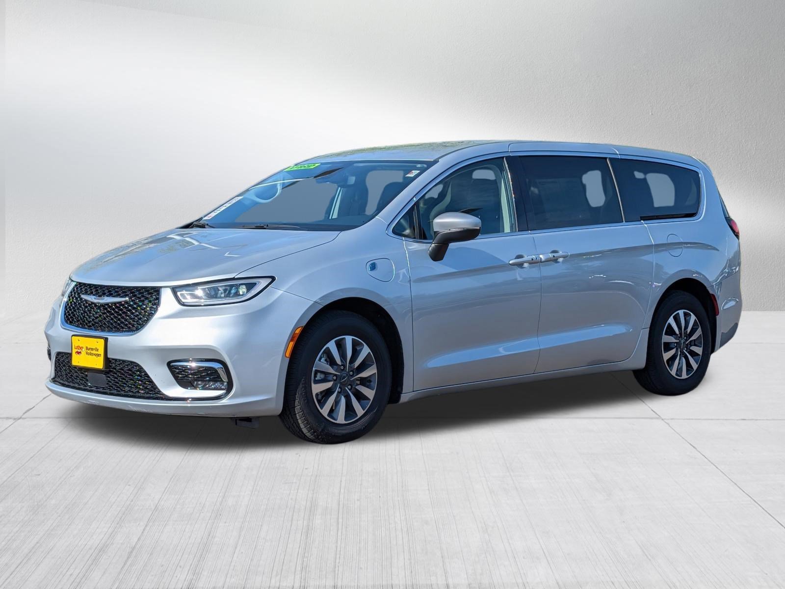 Used 2023 Chrysler Pacifica Touring-L FWD image 3