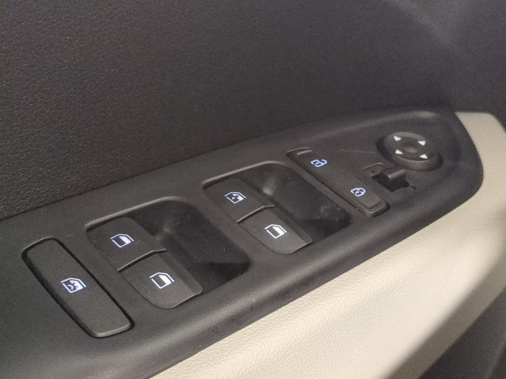 Used 2023 Hyundai Venue SEL FWD image 29