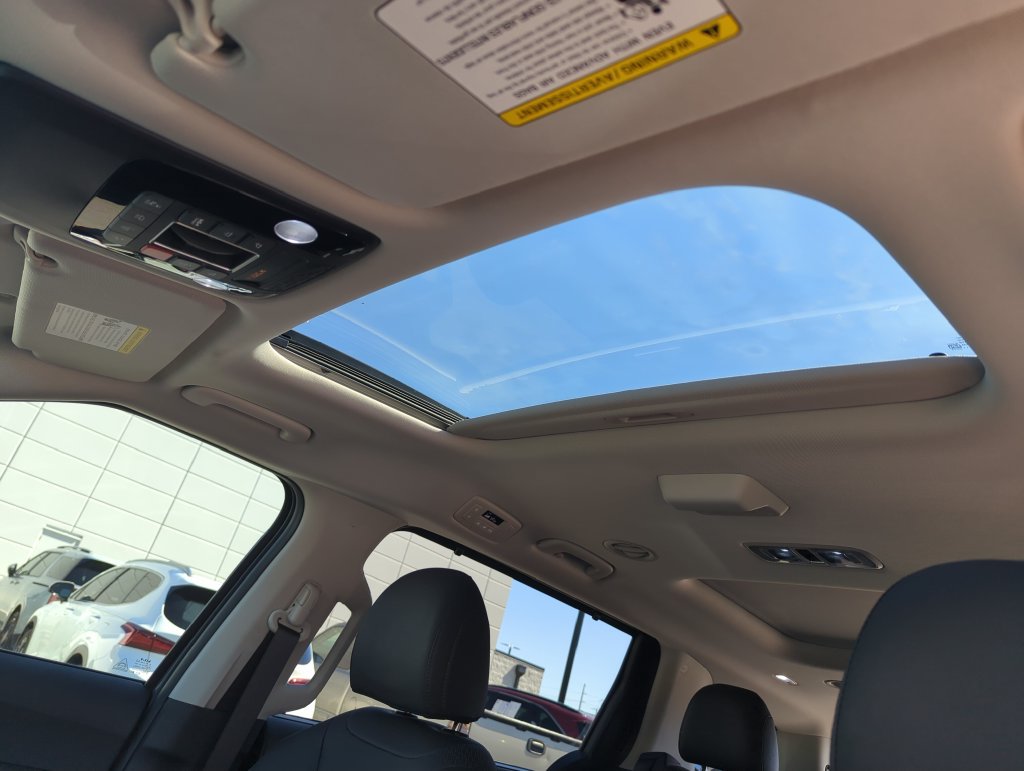 Used 2025 Kia Carnival SX Prestige FWD image 29