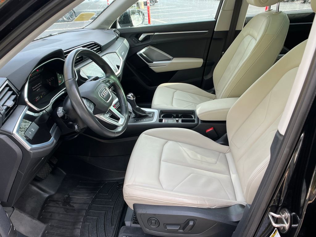 Used 2022 Audi Q3 2.0T Premium Plus w/ Premium Plus Package image 9