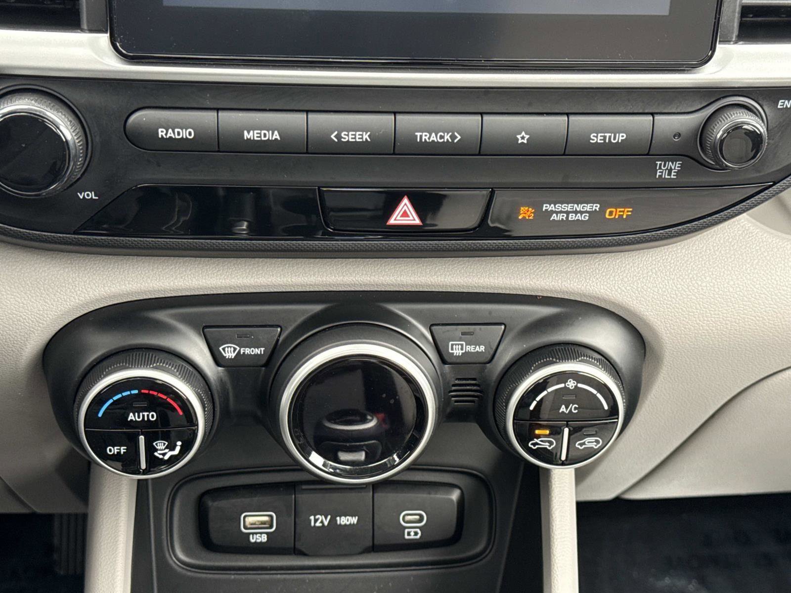 Used 2025 Hyundai Venue SEL image 6