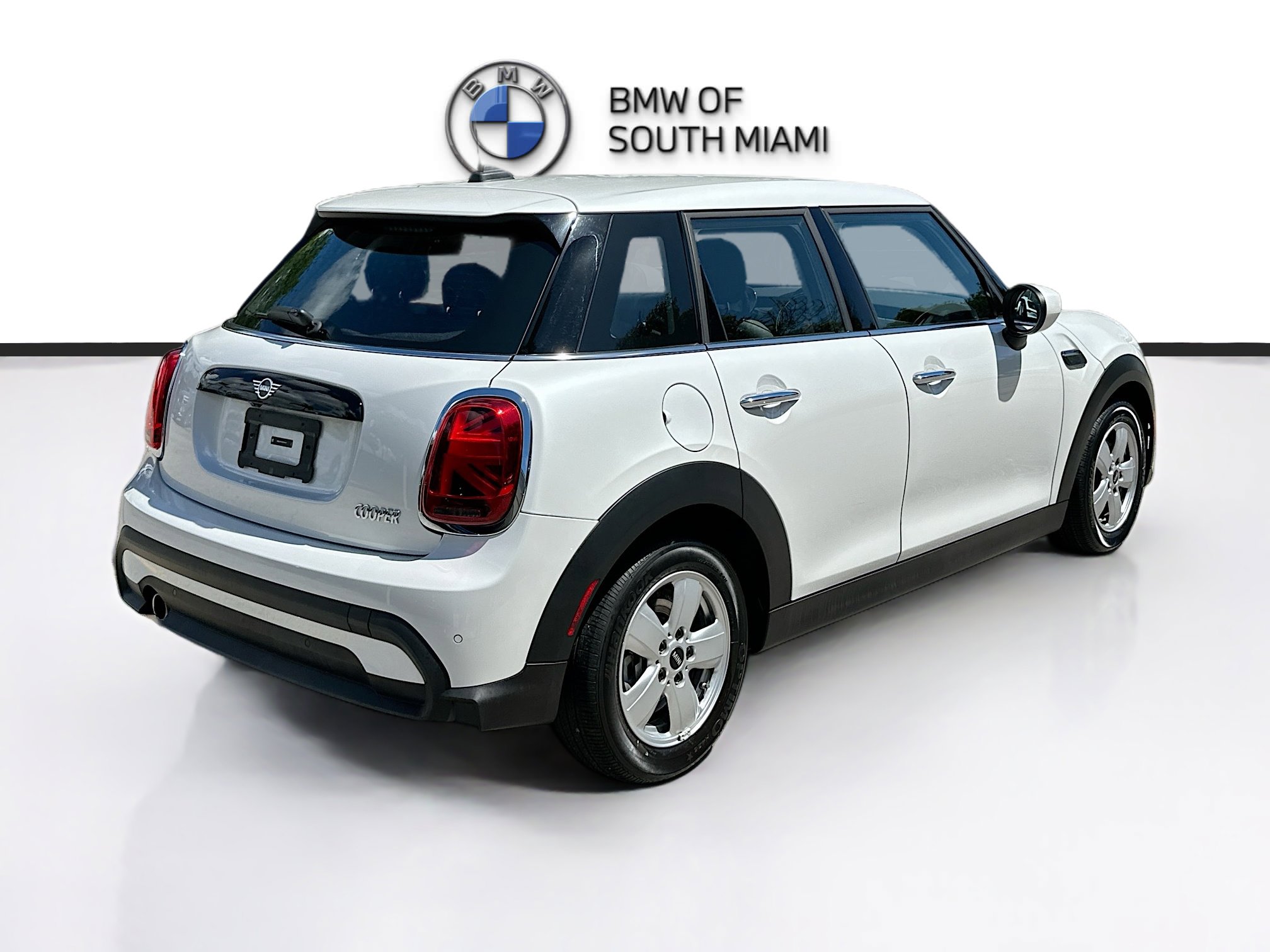 Used 2024 MINI Cooper 4-Door Hardtop image 7
