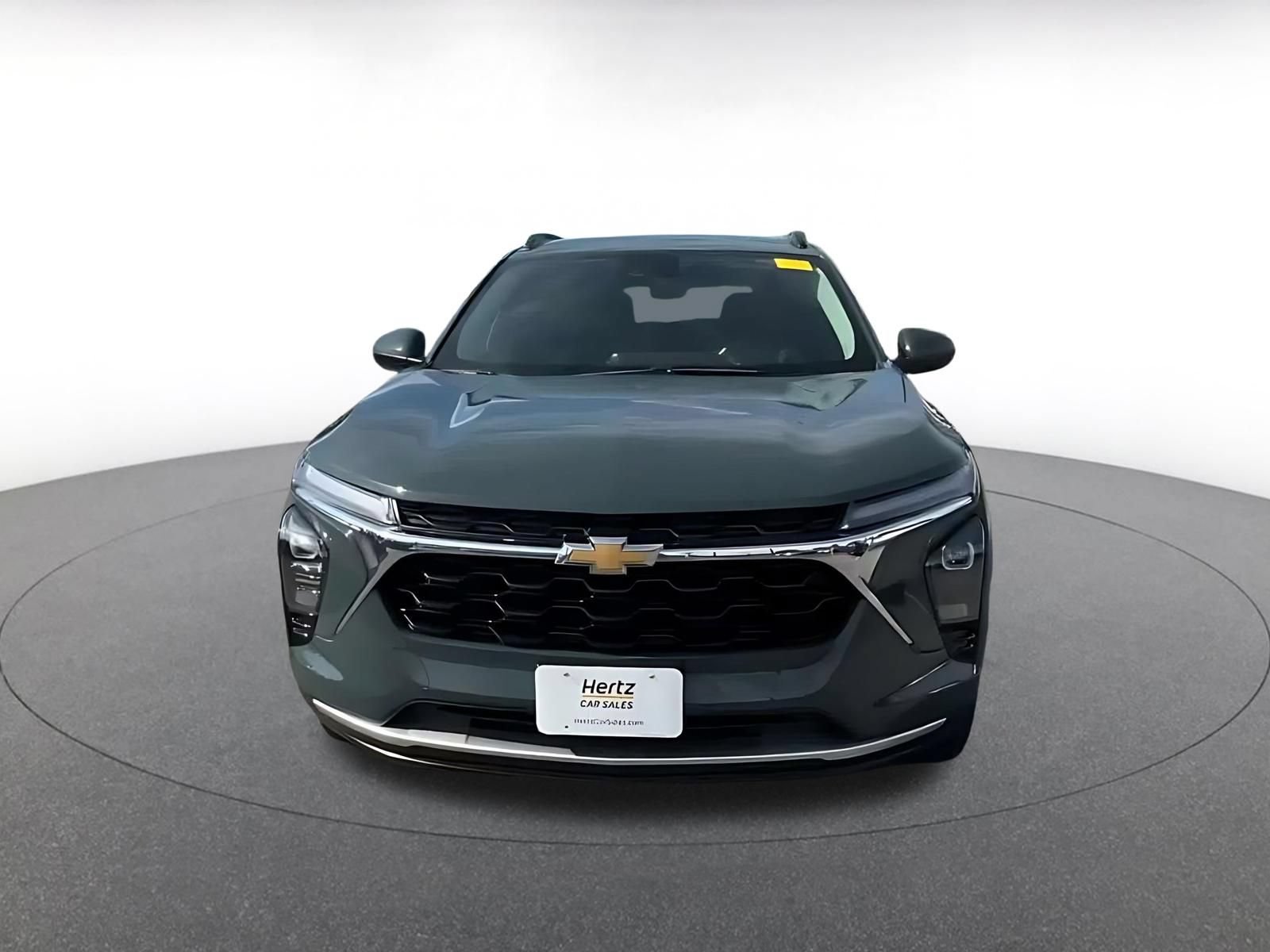 Used 2025 Chevrolet Trax LT w/ LT Convenience Package FWD image 4