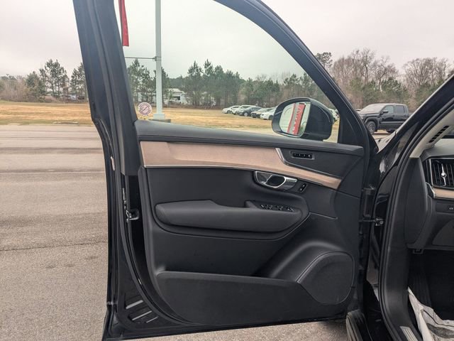 Used 2025 Volvo XC90 B6 Plus image 11