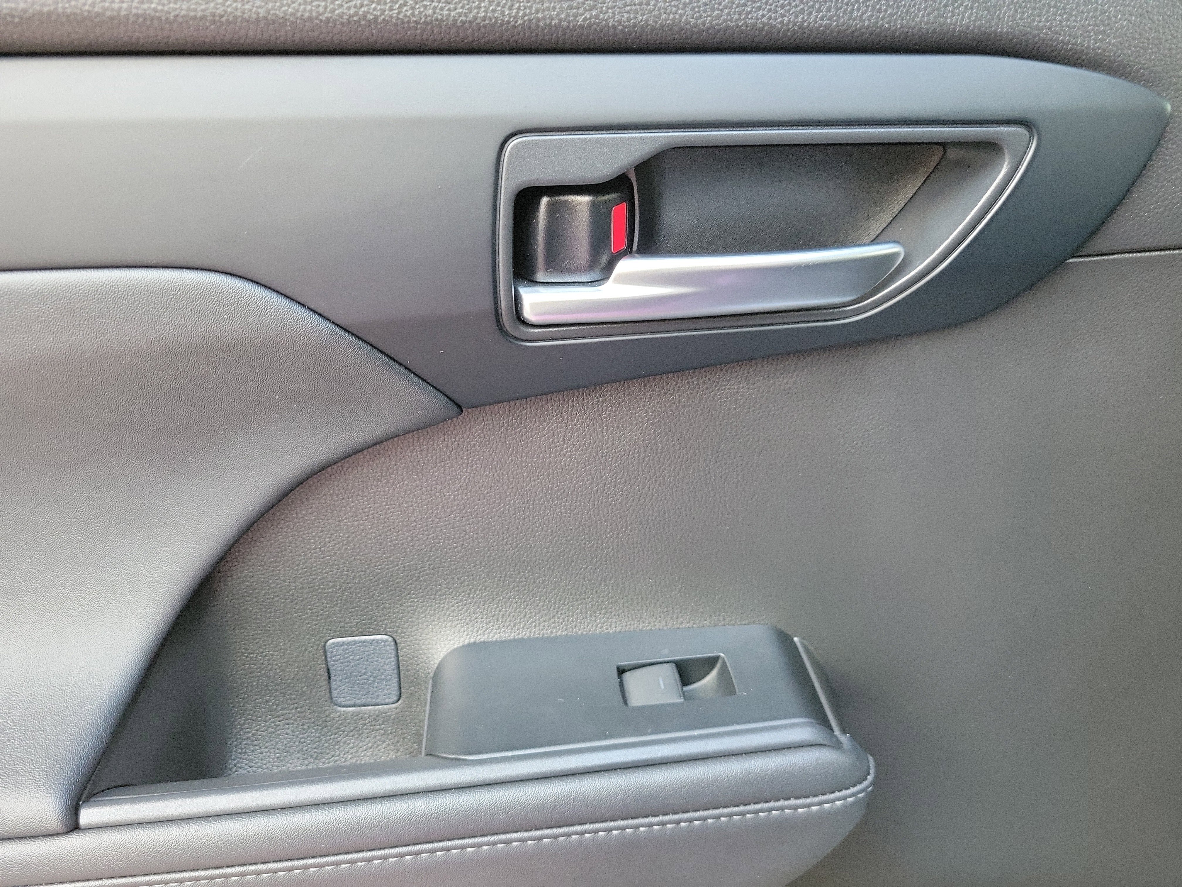 Used 2023 Toyota Highlander XLE image 23